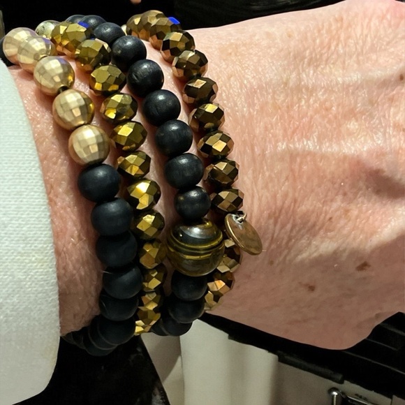 Elegant Black and Gold Beaded Stretch Bracelet Set - Picture 2 of 3